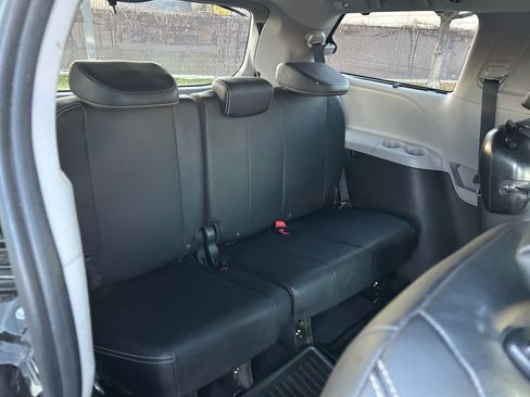 Certified 2020 Toyota Sienna SE image 26