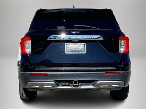 Used 2022 Ford Explorer XLT w/ Equipment Group 202A image 6