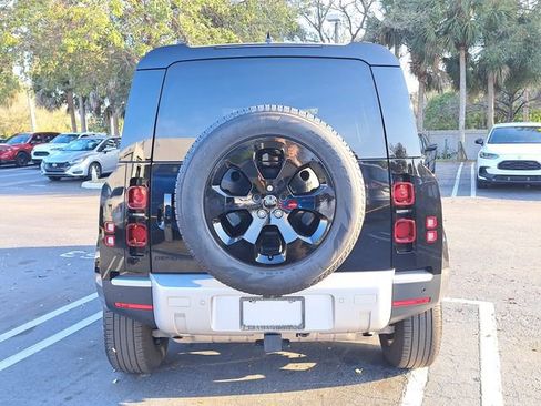 Used 2024 Land Rover Defender 110 S image 5