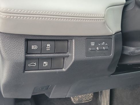 Certified 2019 Toyota Avalon XLE w/ Moonroof Package FWD image 17