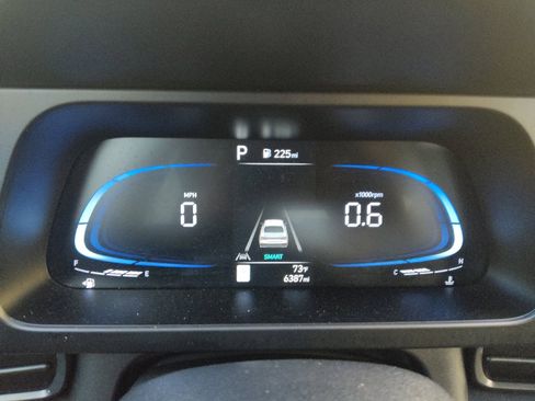 Used 2025 Hyundai Elantra Sport FWD image 23
