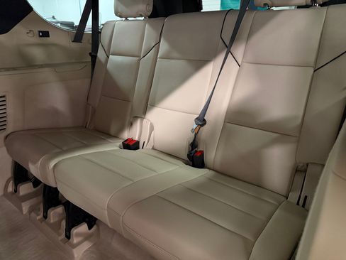 Used 2024 Cadillac Escalade ESV Premium Luxury AWD/4WD image 49