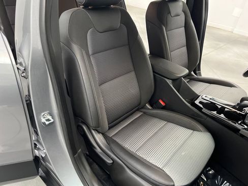 Used 2025 Chevrolet Trax LT w/ LT Convenience Package FWD image 22