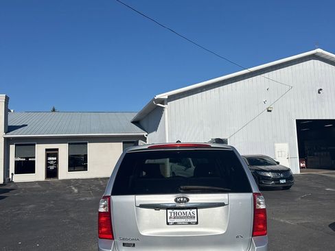 Used 2010 Kia Sedona EX w/ Luxury Pkg image 4