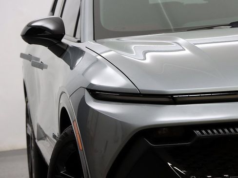 Used 2025 Chevrolet Equinox EV RS image 4