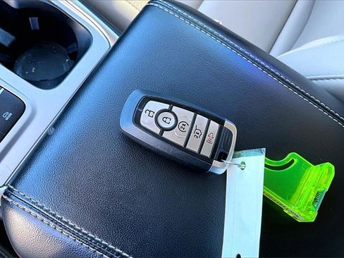 Used 2022 Ford Explorer XLT w/ Equipment Group 202A image 30