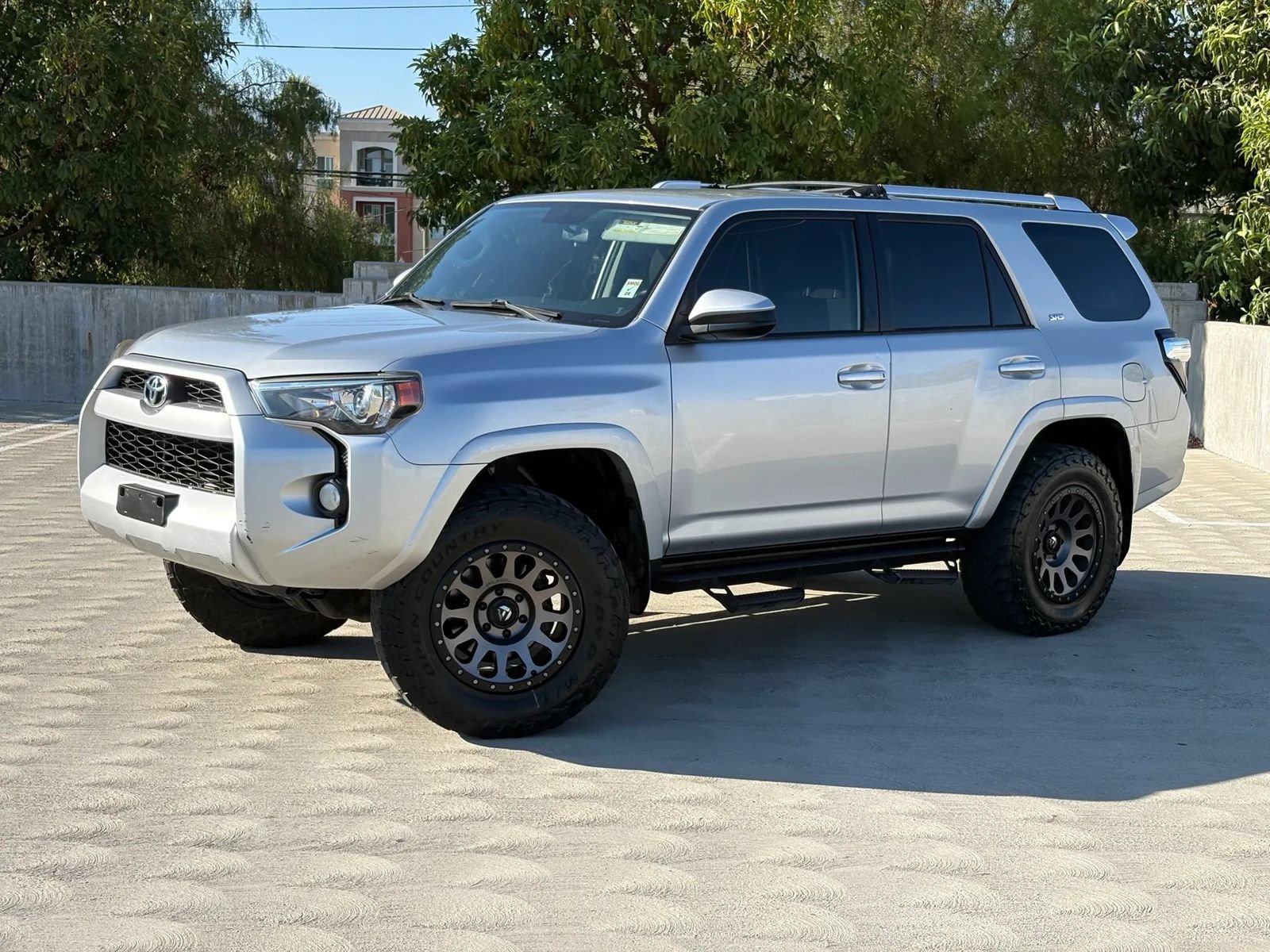 Used 2018 Toyota 4Runner SR5 AWD/4WD image 1