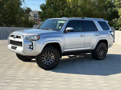 Used 2018 Toyota 4Runner SR5 AWD/4WD image 1