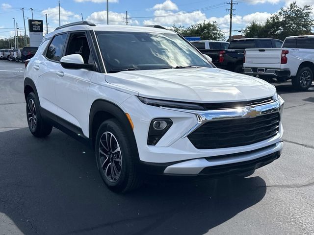 Certified 2024 Chevrolet TrailBlazer LT w/ LPO, Blackout Package FWD image 2