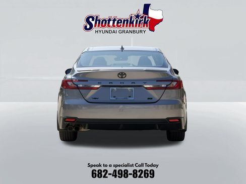 Used 2026 Toyota Camry SE w/ Convenience Package FWD image 7