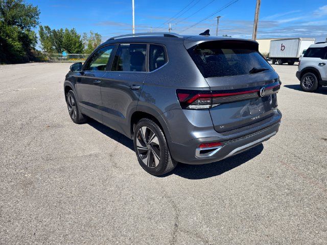 Used 2025 Volkswagen Taos SE AWD/4WD image 6