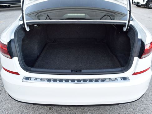 Used 2020 Volkswagen Passat 2.0T R-Line image 26