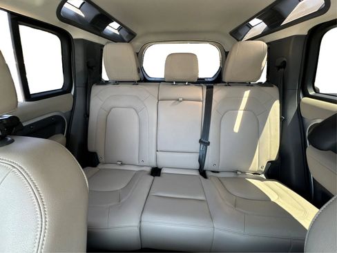 Used 2023 Land Rover Defender 110 S image 13