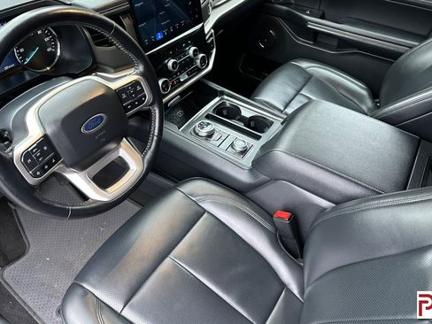 Used 2023 Ford Expedition XLT image 10