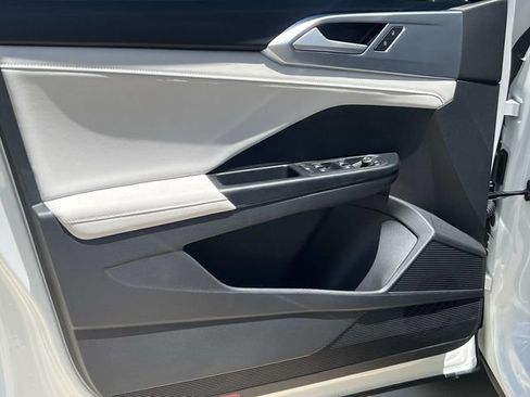 New 2026 Volkswagen Taos SE FWD image 10