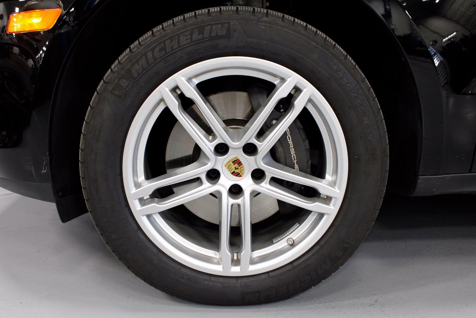 Certified 2025 Porsche Macan AWD/4WD image 11