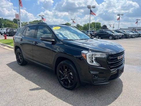 Used 2023 GMC Terrain SLT w/ Tech Package AWD/4WD image 3