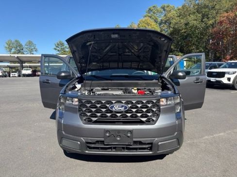 New 2025 Ford Maverick XL w/ Equipment Group 102A image 22