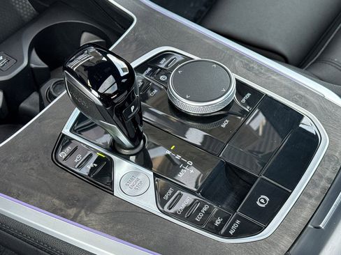 Used 2022 BMW X5 xDrive40i w/ Parking Assistance Package image 21