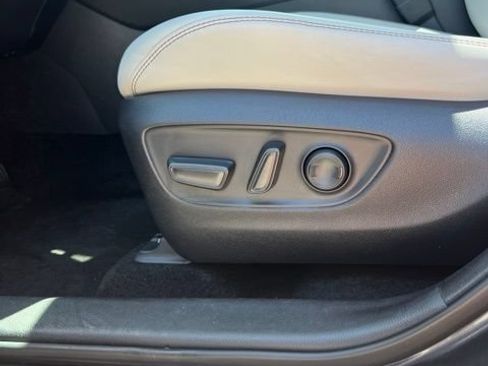 Used 2019 Toyota RAV4 Limited AWD/4WD image 16