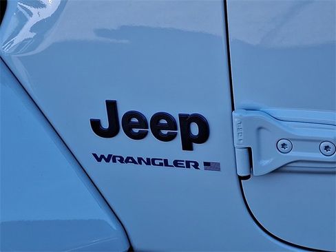 Used 2025 Jeep Wrangler Unlimited Rubicon 4xe image 35