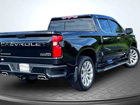 Used 2021 Chevrolet Silverado 1500 High Country w/ Technology Package AWD/4WD image 2