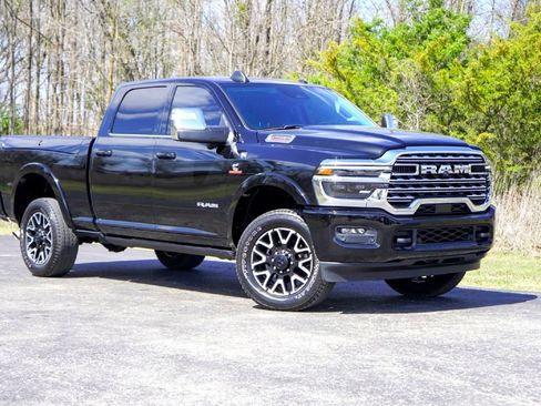 Used 2025 RAM 2500 Limited AWD/4WD image 2