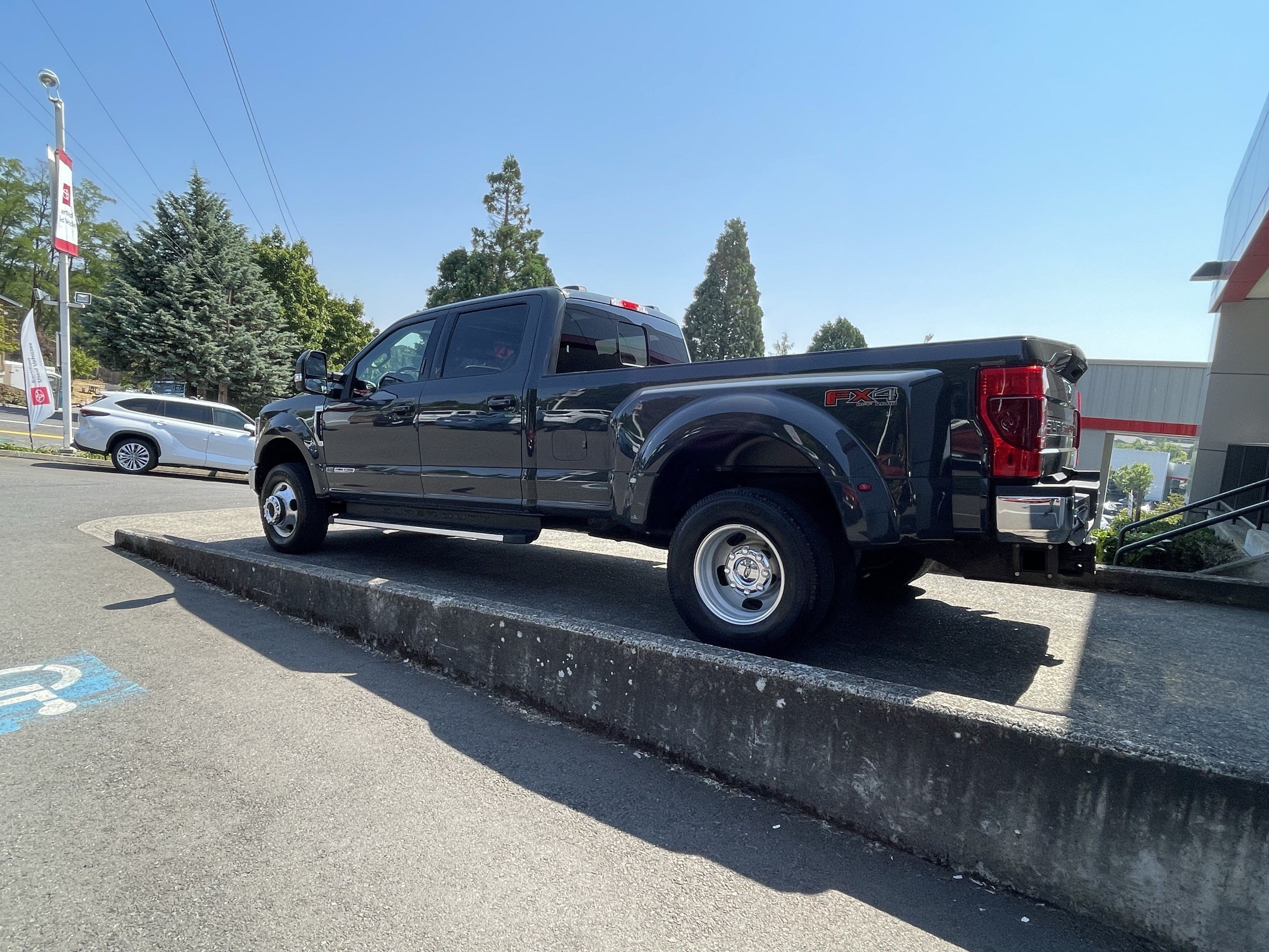 Used 2021 Ford F350 Lariat w/ Lariat Ultimate Package AWD/4WD image 5