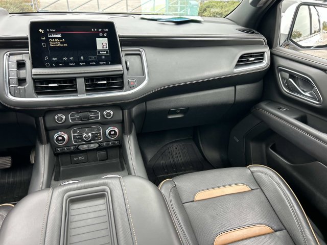 Used 2022 GMC Yukon XL AT4 w/ Technology Package AWD/4WD image 16