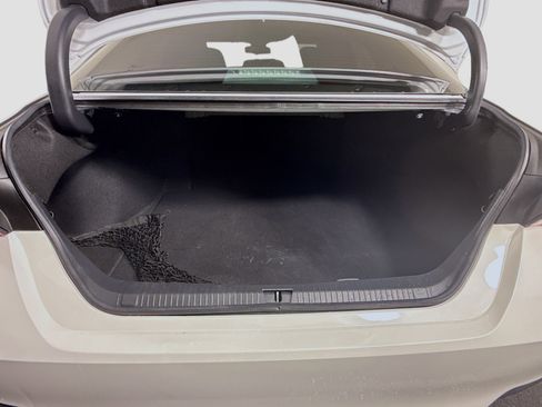 Used 2019 Toyota Avalon Limited image 35