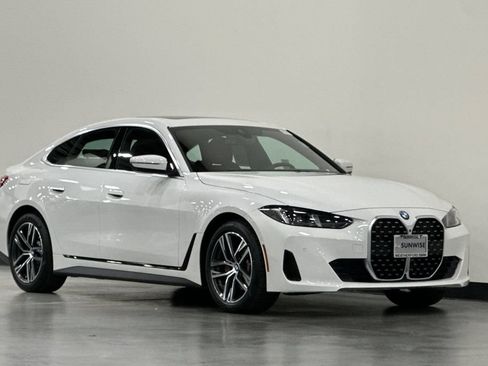 Used 2025 BMW 430i w/ Premium Package RWD image 2