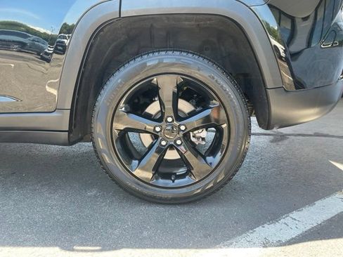 Used 2023 Jeep Grand Cherokee Limited w/ Black Appearance Package AWD/4WD image 36