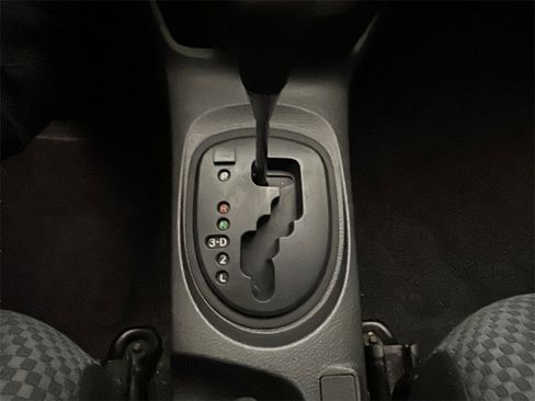 Used 2007 Toyota Yaris Base image 14