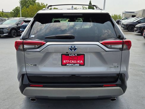 Used 2024 Toyota RAV4 SE w/ Convenience Package AWD/4WD image 4
