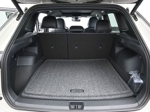 New 2026 Volkswagen Tiguan SE R-Line AWD/4WD image 12