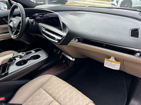 New 2026 Cadillac Lyriq Signature Sport w/ Nappa Leather Package AWD/4WD image 12