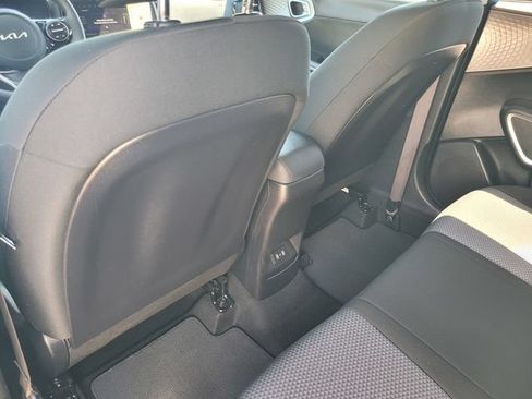 Used 2023 Kia Soul S FWD image 12