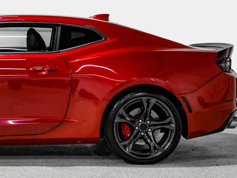 Used 2019 Chevrolet Camaro SS RWD image 11