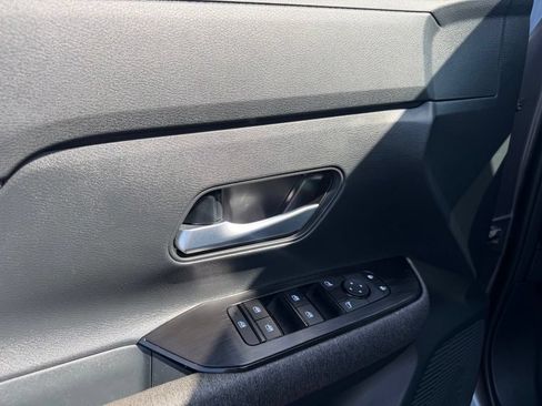 Used 2025 Nissan Kicks SV FWD image 23