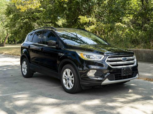 Used 2018 Ford Escape SEL FWD image 2