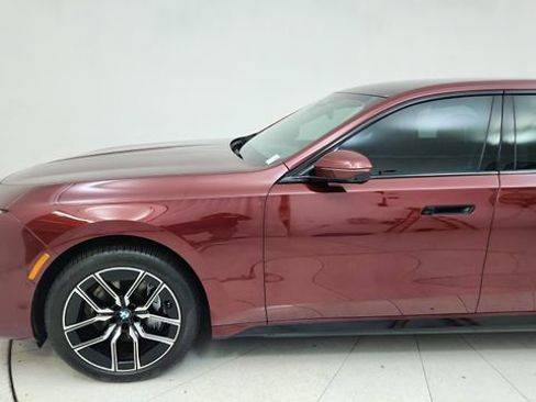 Used 2025 BMW 740i image 4