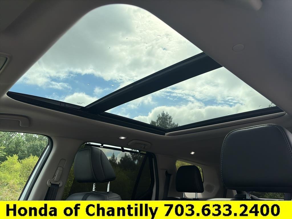 Certified 2025 Honda Pilot Touring image 18