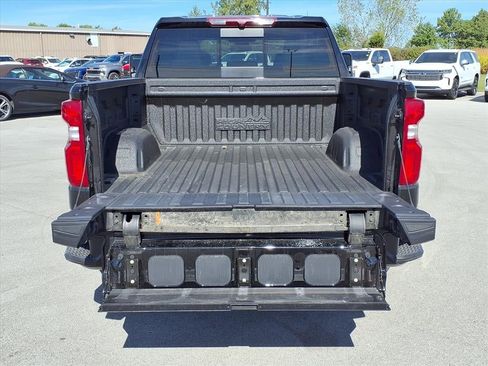 Used 2024 Chevrolet Silverado 1500 High Country w/ High Country Premium Package image 11