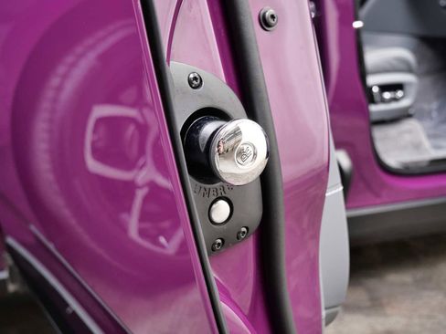 Used 2022 Rolls-Royce Cullinan Black Badge w/ Dark Exterior Package image 18