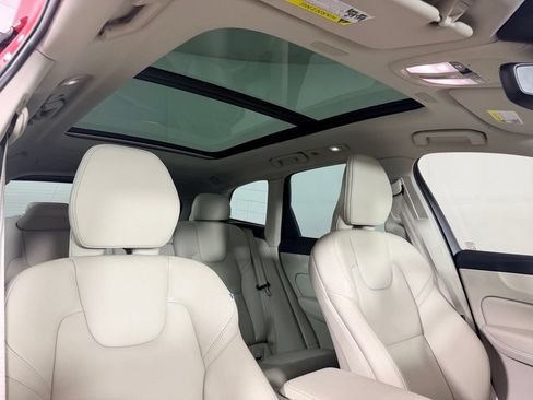Used 2022 Volvo XC60 B5 Momentum w/ Climate Package AWD/4WD image 43