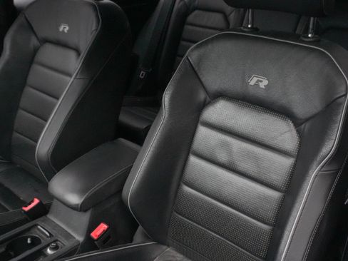 Used 2019 Volkswagen Golf 4-Door AWD/4WD image 12