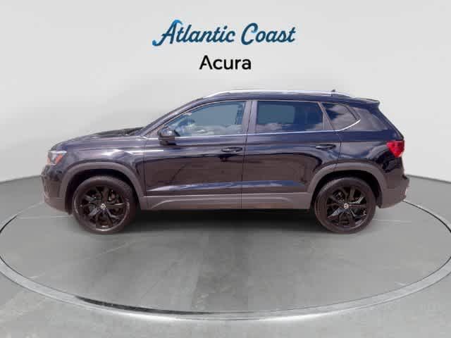 Used 2024 Volkswagen Taos SE w/ Black Wheel Package FWD image 5