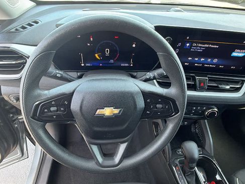 Used 2025 Chevrolet TrailBlazer LT FWD image 18