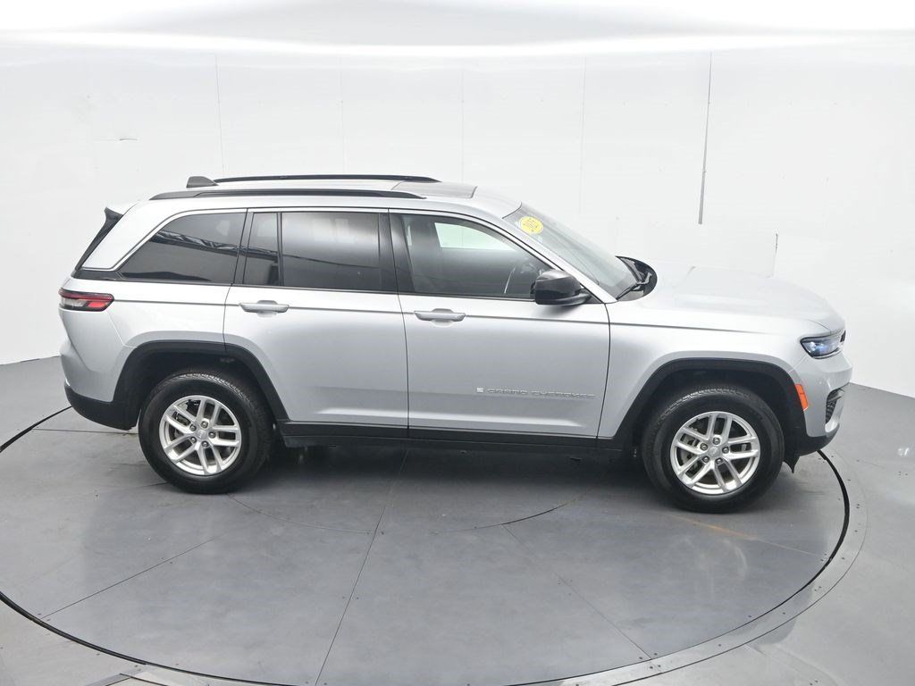 Used 2025 Jeep Grand Cherokee Laredo X AWD/4WD image 28
