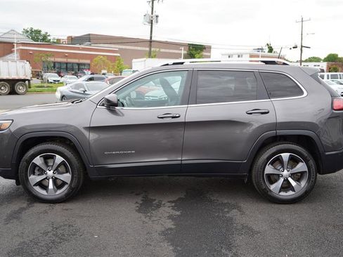 Used 2019 Jeep Cherokee Limited w/ Technology Group image 3